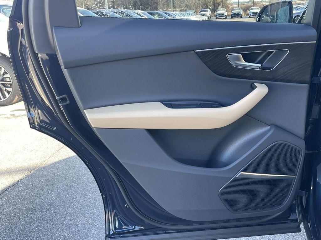 new 2026 Audi Q7 car, priced at $72,045