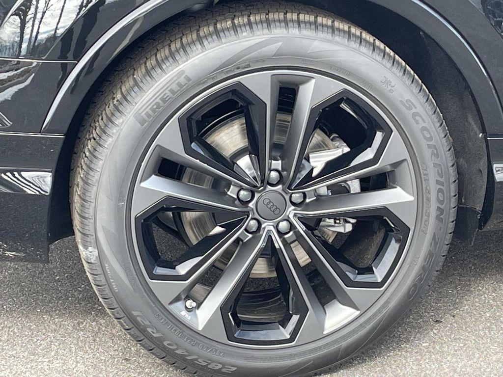 new 2026 Audi Q7 car, priced at $78,295