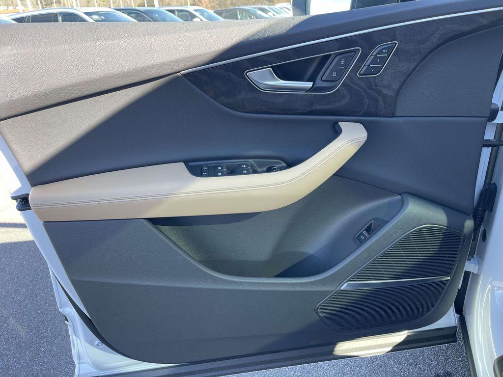 new 2026 Audi Q7 car, priced at $79,005