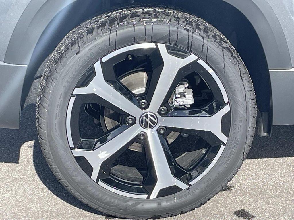new 2026 Volkswagen Taos car, priced at $38,076