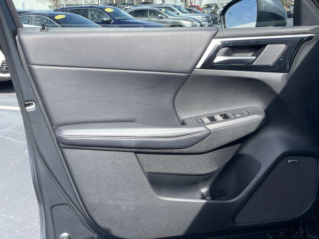 used 2025 Mitsubishi Outlander car, priced at $26,999