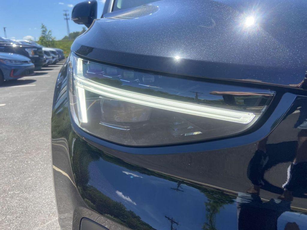 new 2025 Volvo XC40 car, priced at $48,894