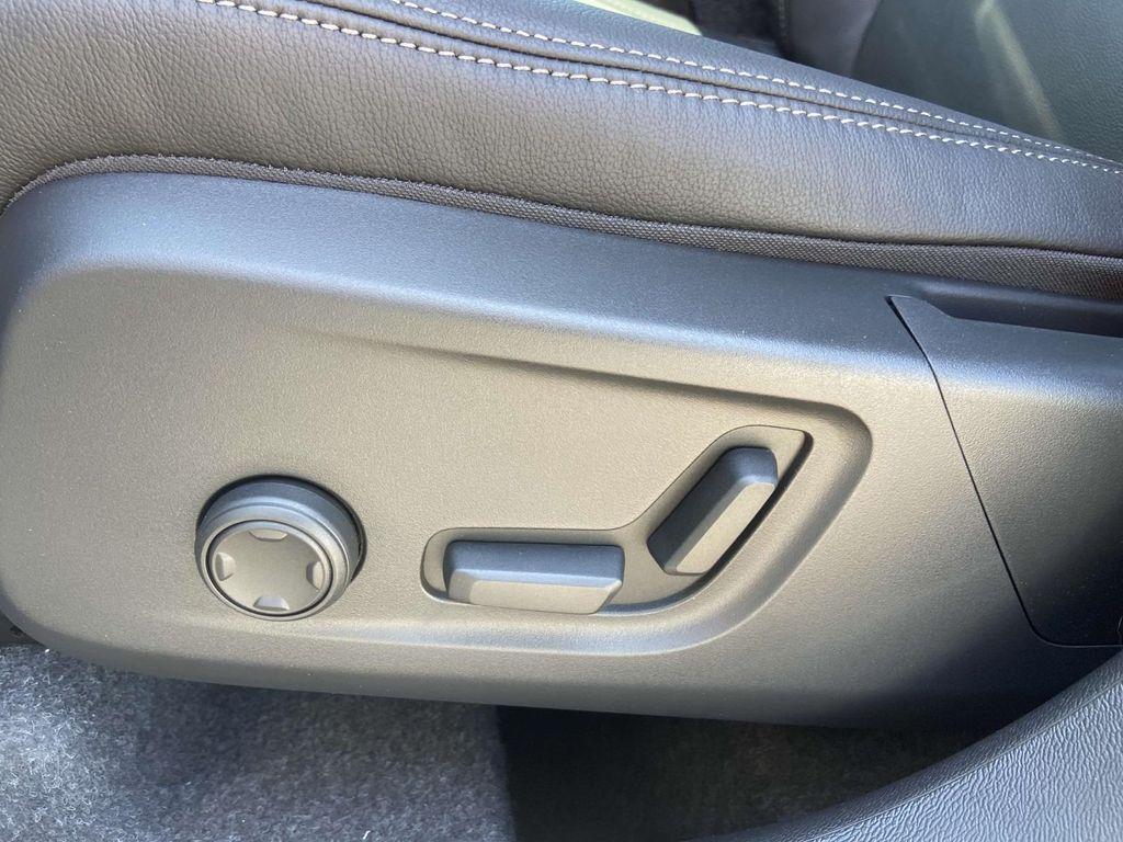 new 2025 Volvo XC40 car, priced at $48,894