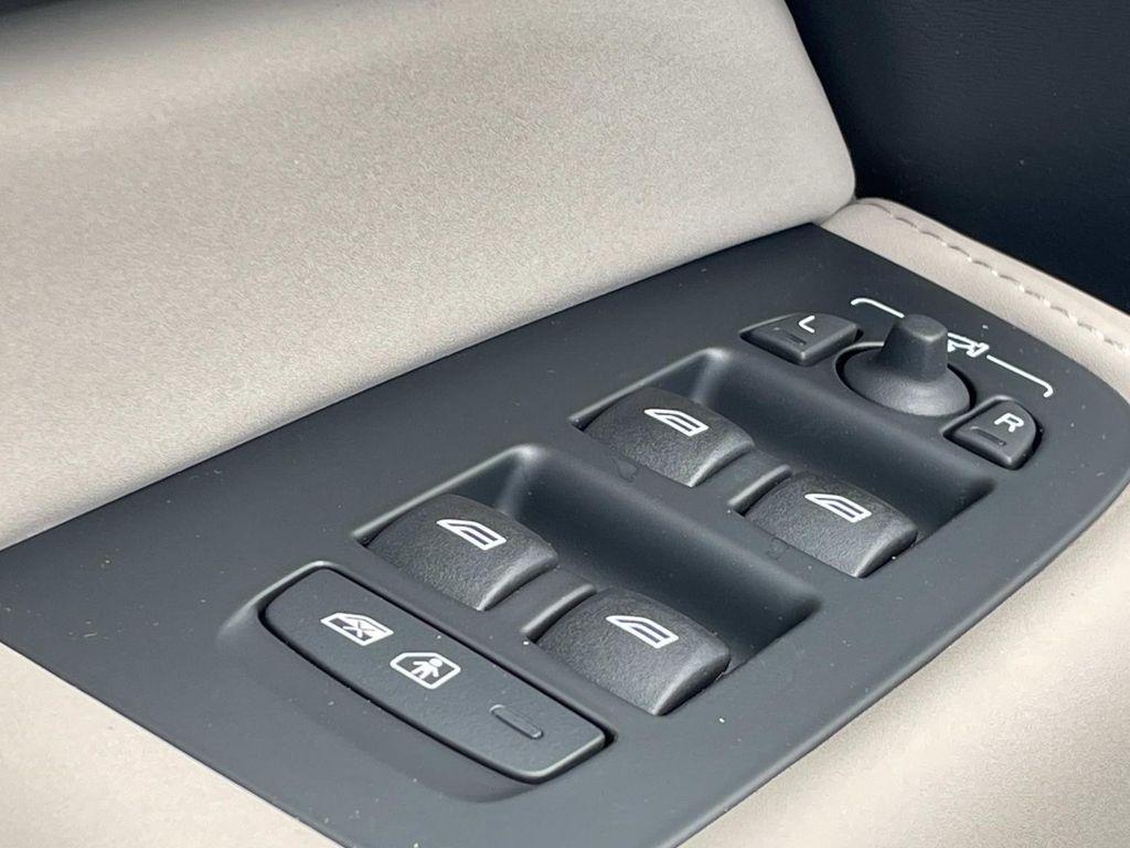 new 2026 Volvo XC60 car, priced at $58,105