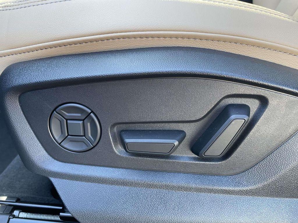 new 2025 Audi Q7 car, priced at $73,996