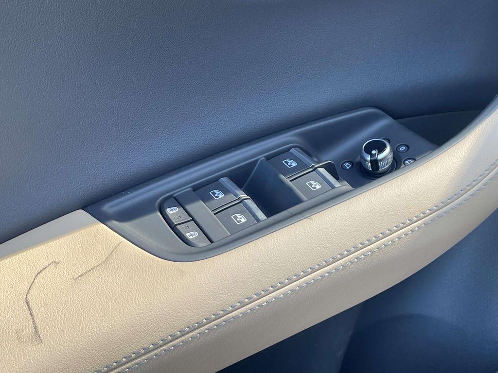 new 2025 Audi Q7 car, priced at $73,996