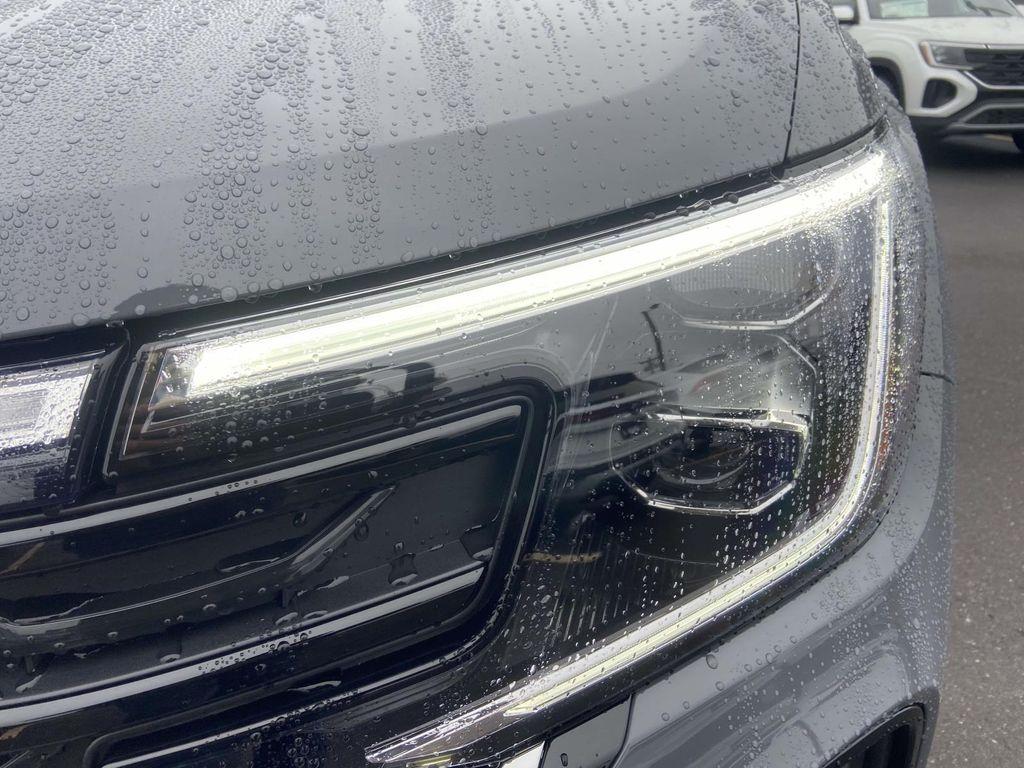 new 2026 Volkswagen Atlas Cross Sport car, priced at $48,046