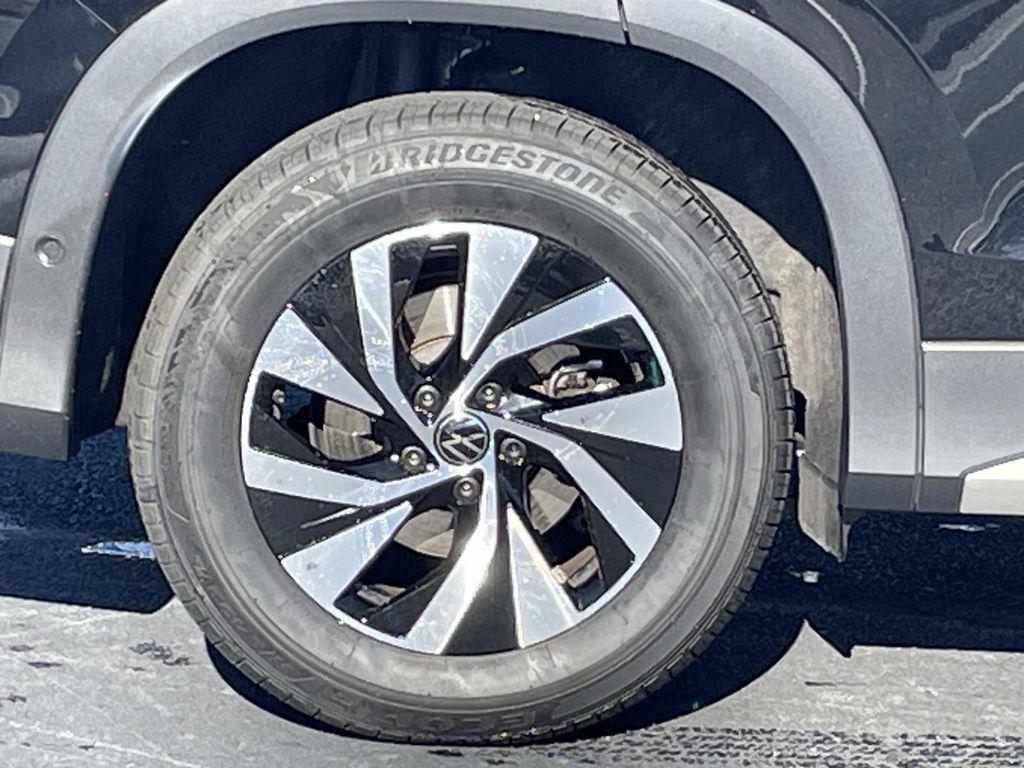 used 2025 Volkswagen Tiguan car, priced at $29,999