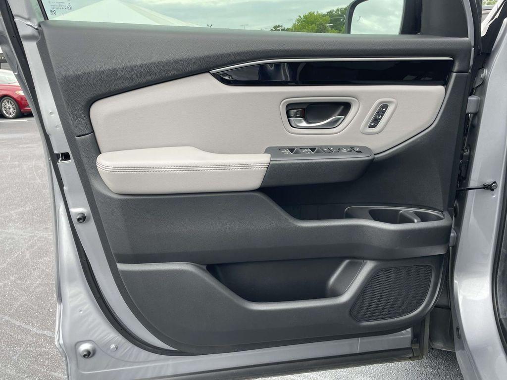 used 2025 Honda Pilot car, priced at $44,999
