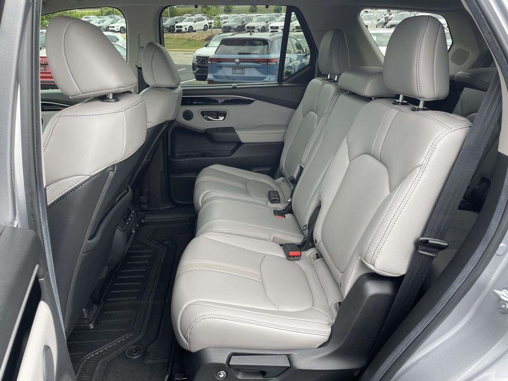 used 2025 Honda Pilot car, priced at $44,999