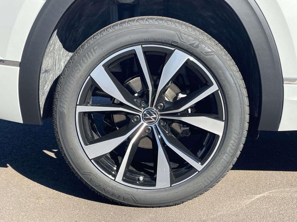 new 2026 Volkswagen Atlas car, priced at $56,856