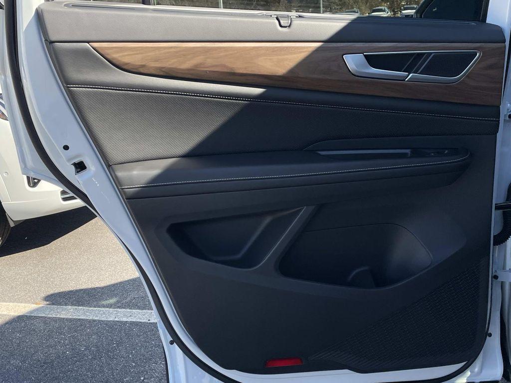 new 2026 Volkswagen Atlas car, priced at $49,043