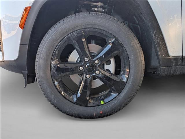 new 2026 Jeep Grand Cherokee car, priced at $52,004