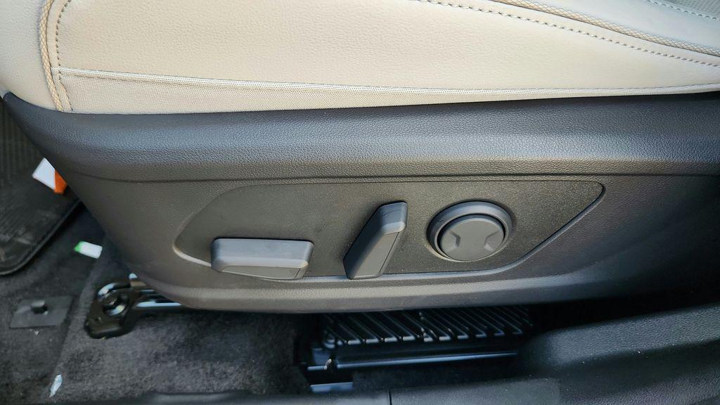 new 2025 Hyundai TUCSON Hybrid car, priced at $40,037