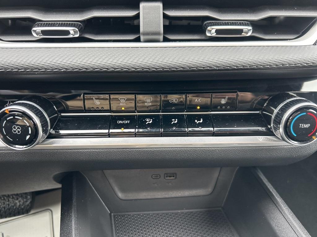 new 2026 Chevrolet Equinox car, priced at $32,005