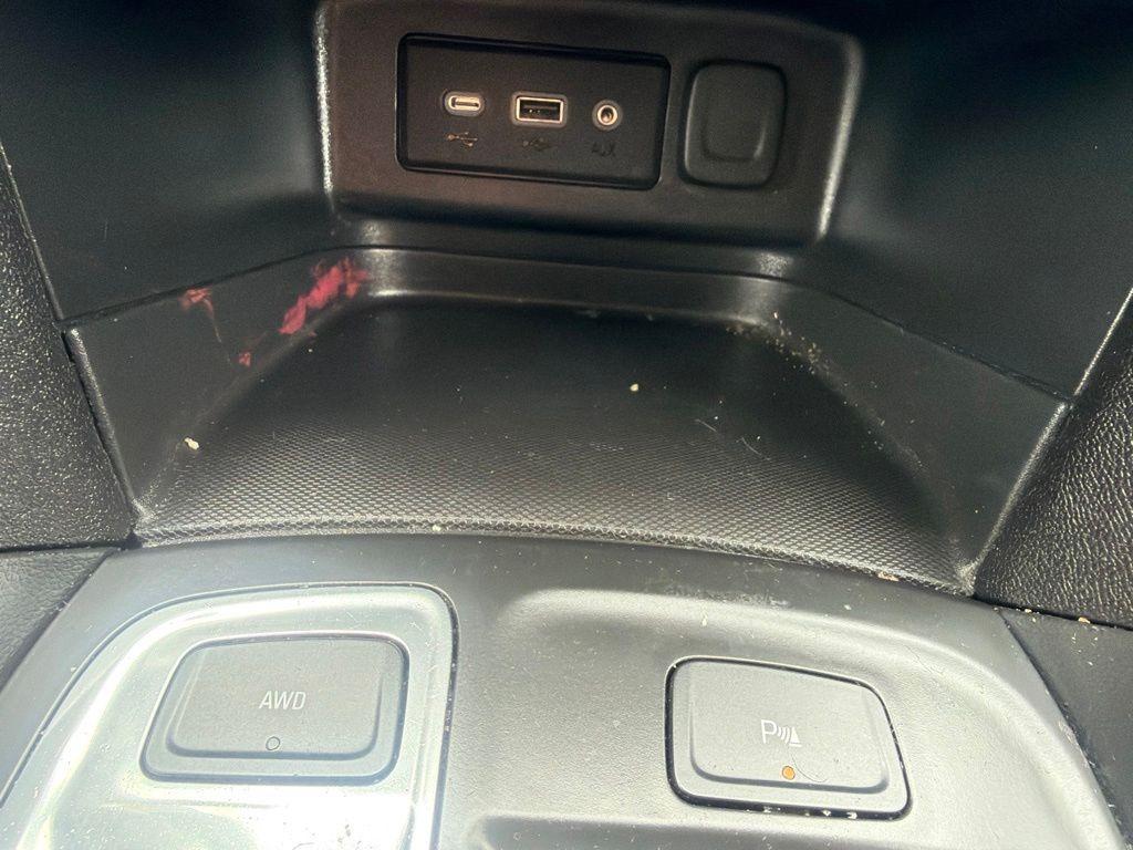 used 2024 Chevrolet Equinox car, priced at $25,185