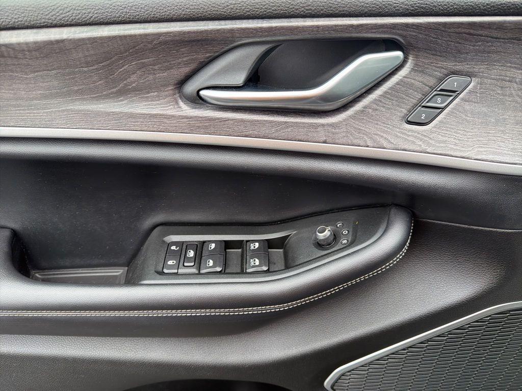 used 2021 Jeep Grand Cherokee L car, priced at $28,499