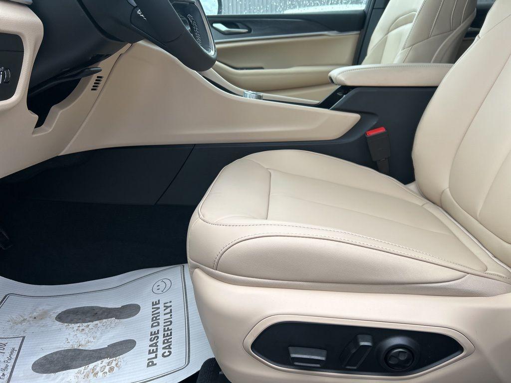 new 2026 Jeep Grand Cherokee car, priced at $45,096