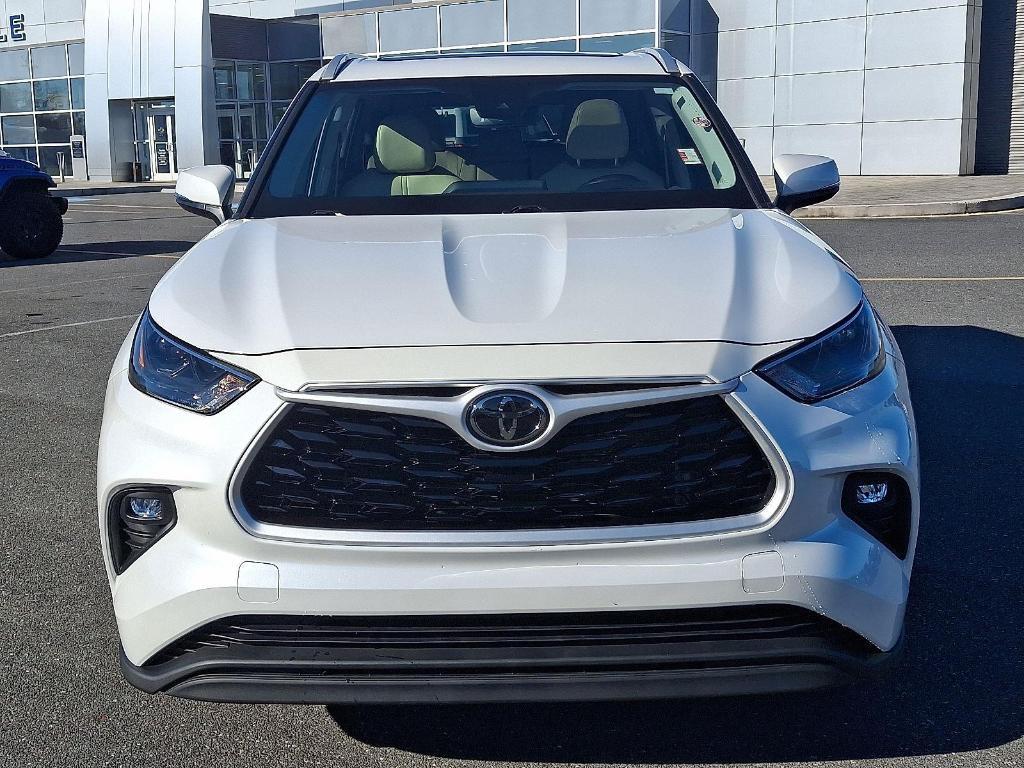 used 2022 Toyota Highlander car, priced at $34,000