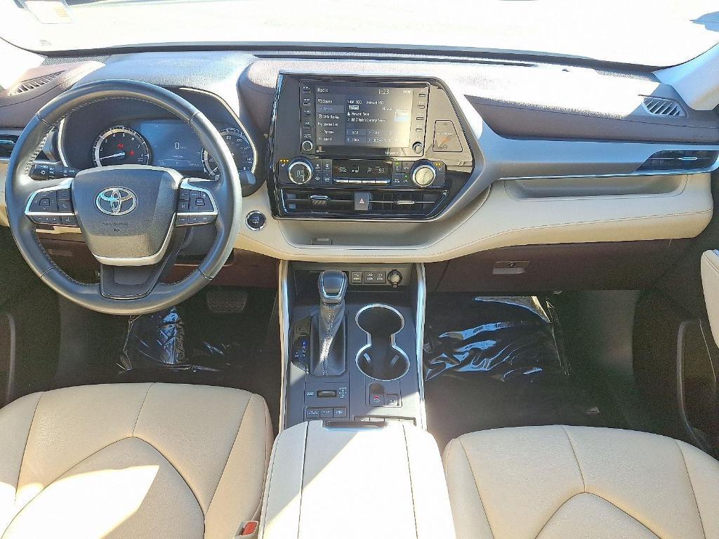 used 2022 Toyota Highlander car, priced at $34,000