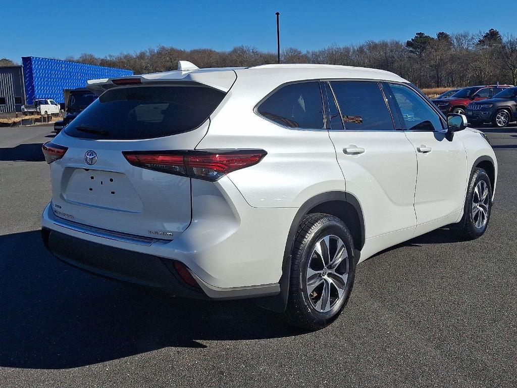 used 2022 Toyota Highlander car, priced at $34,000
