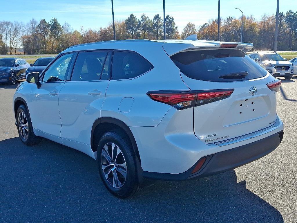used 2022 Toyota Highlander car, priced at $34,000