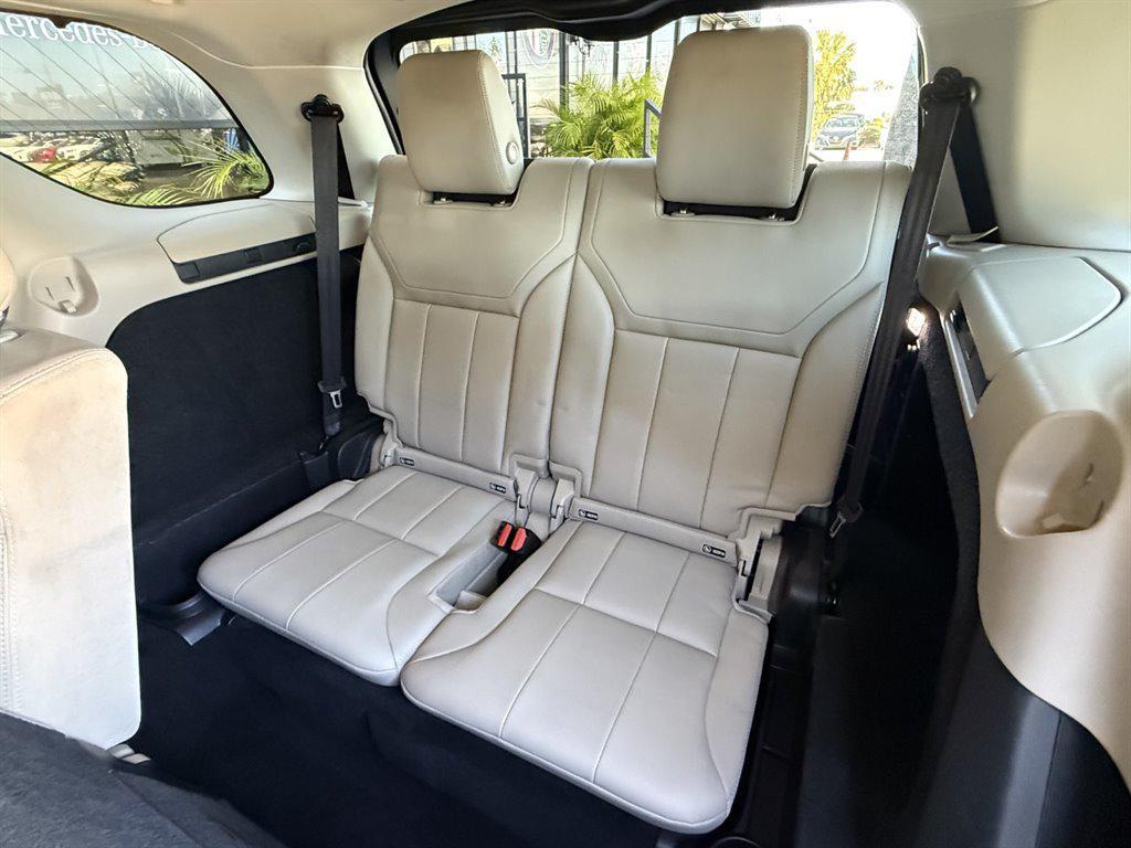used 2018 Land Rover Discovery car, priced at $19,995