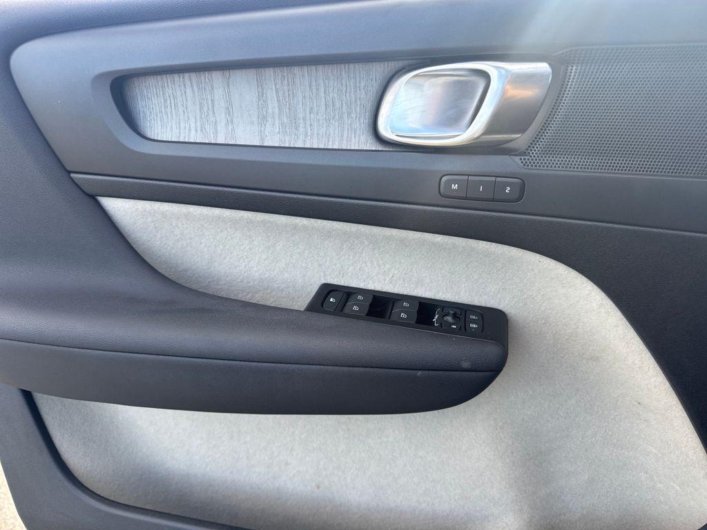 used 2022 Volvo XC40 car, priced at $23,997