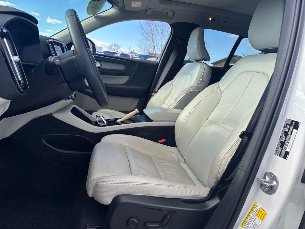 used 2022 Volvo XC40 car, priced at $23,997