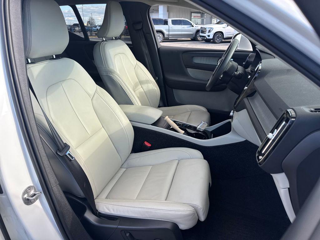 used 2022 Volvo XC40 car, priced at $23,997