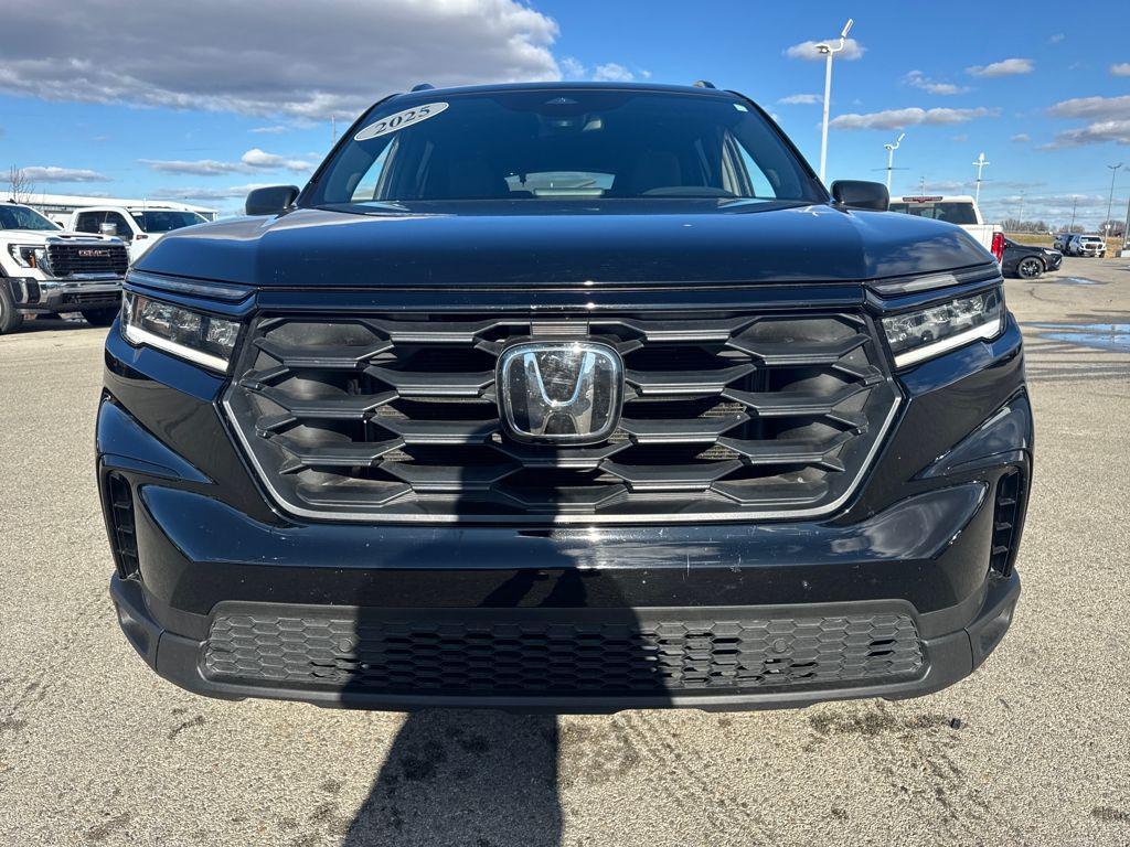 used 2025 Honda Pilot car, priced at $36,497