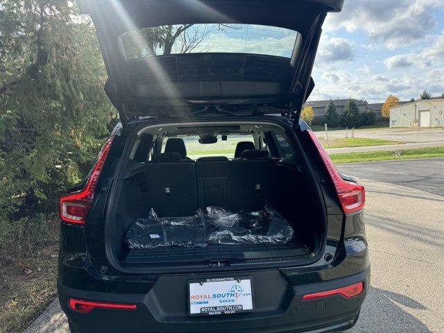 new 2025 Volvo XC40 car, priced at $41,670