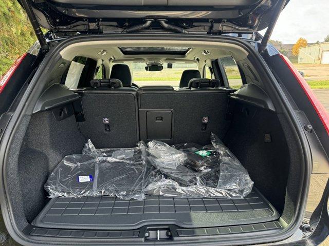 new 2025 Volvo XC40 car, priced at $41,670