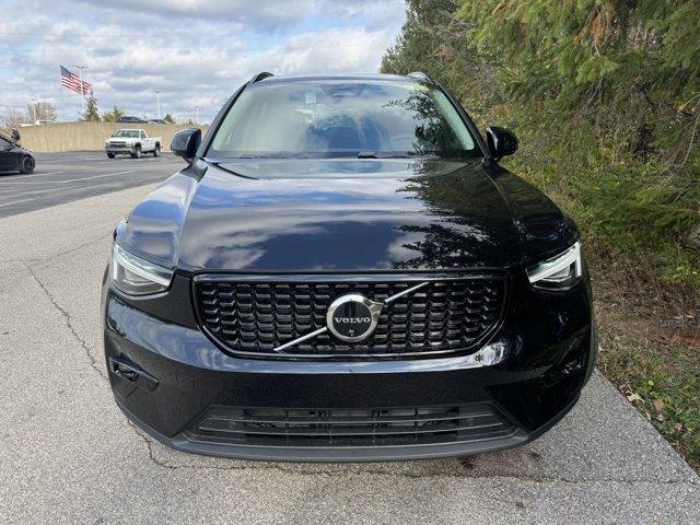 new 2025 Volvo XC40 car, priced at $41,670