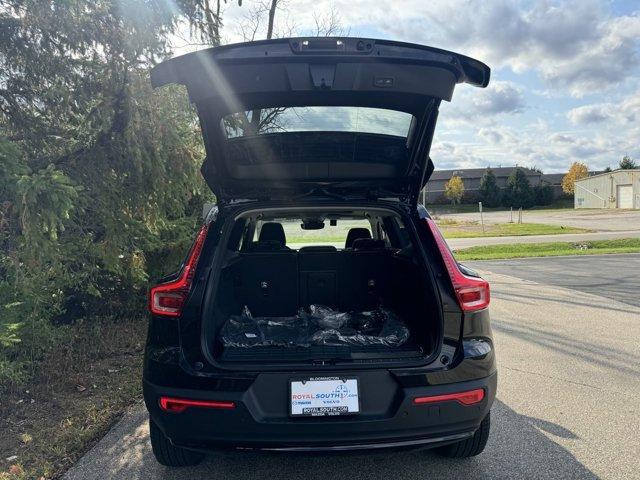 new 2025 Volvo XC40 car, priced at $41,670