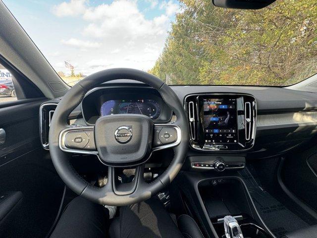 new 2025 Volvo XC40 car, priced at $41,670