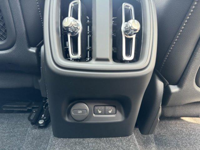 new 2025 Volvo XC40 car, priced at $41,670