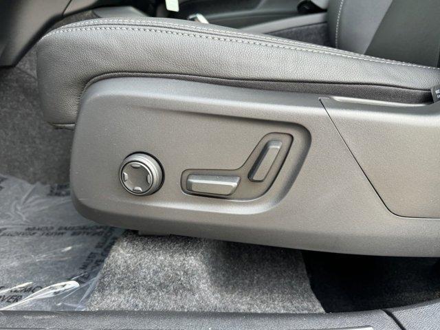 new 2025 Volvo XC40 car, priced at $41,670