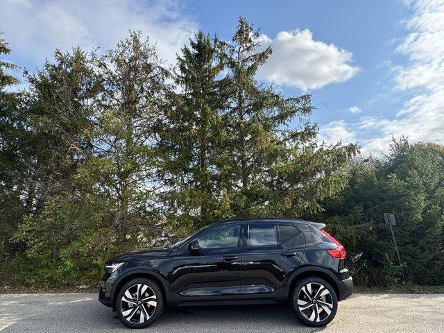 new 2025 Volvo XC40 car, priced at $41,670