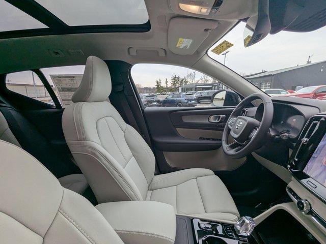 new 2026 Volvo XC40 car