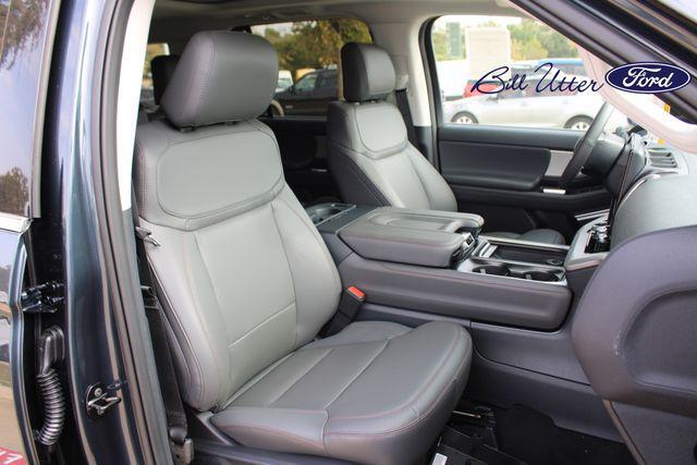 new 2025 Ford Expedition Max car, priced at $70,198