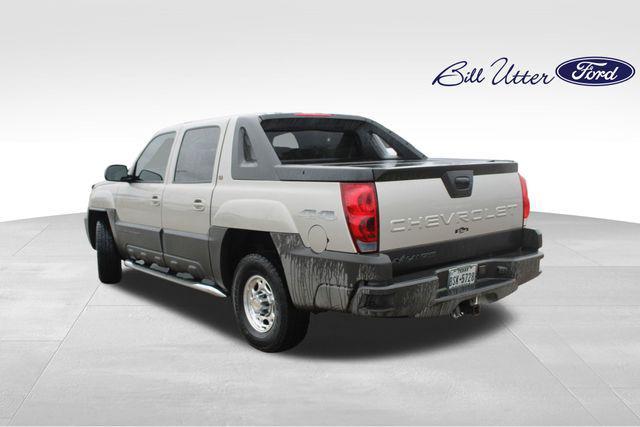 used 2005 Chevrolet Avalanche car, priced at $11,600