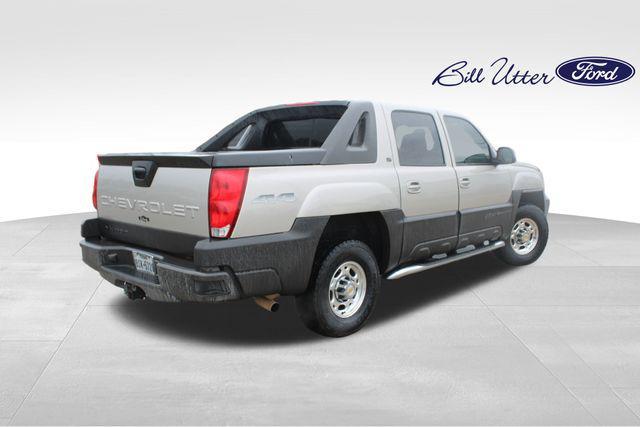used 2005 Chevrolet Avalanche car, priced at $11,600