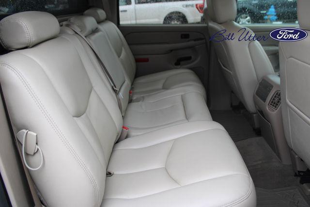 used 2005 Chevrolet Avalanche car, priced at $11,600