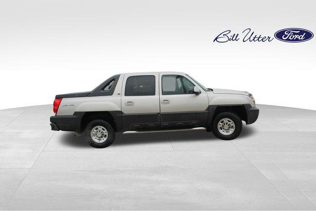 used 2005 Chevrolet Avalanche car, priced at $11,600