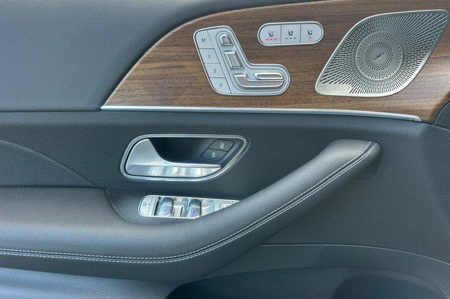 new 2025 Mercedes-Benz GLS 450 car, priced at $98,295