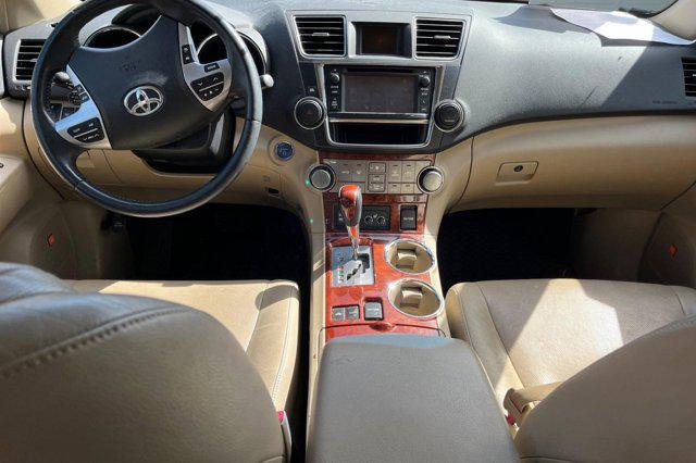 used 2013 Toyota Highlander Hybrid car, priced at $18,999