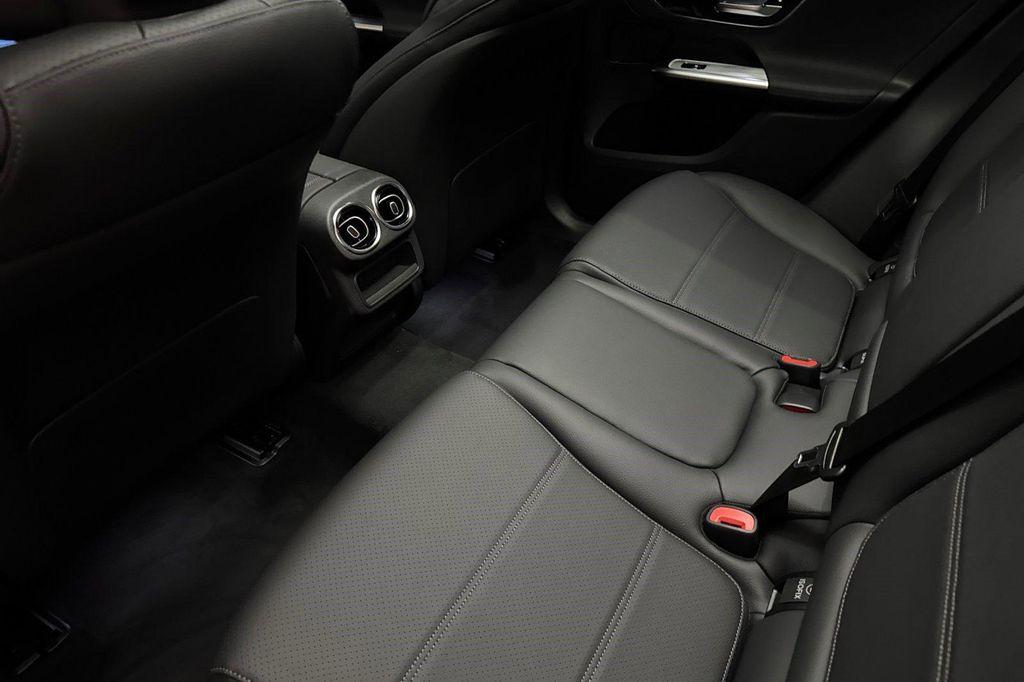 Mercedes-Benz GLC view 21