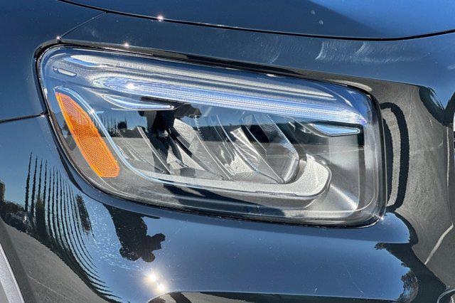 new 2026 Mercedes-Benz GLB 250 car, priced at $47,095