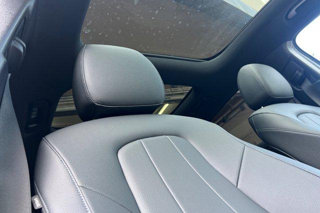 new 2025 Mercedes-Benz GLA 250 car, priced at $48,430